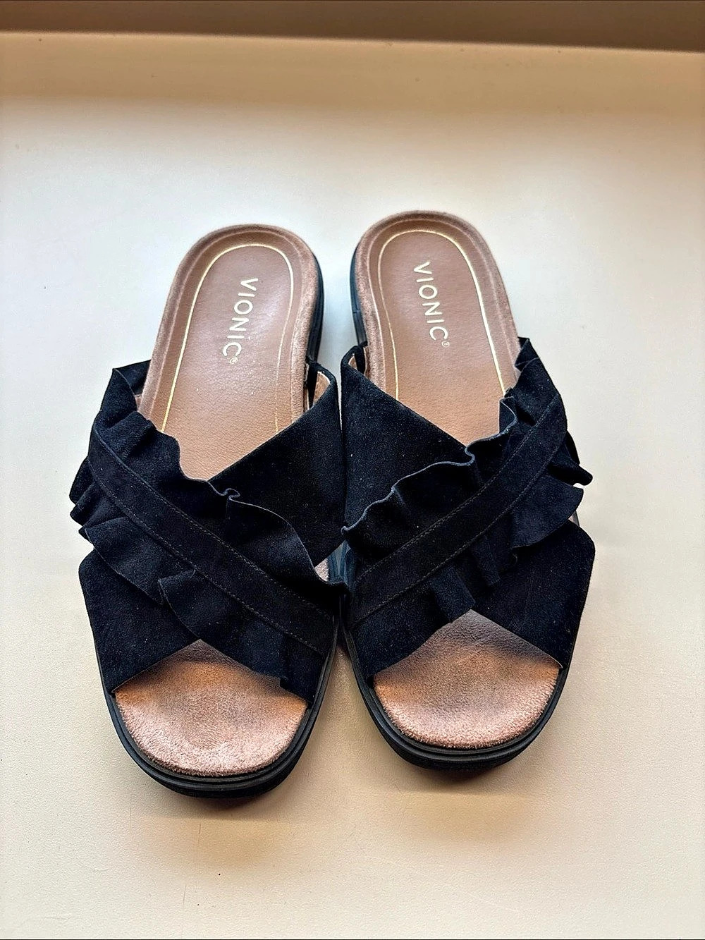 Vionic Roni Suede Ruffle Slide Sandal Black 7.5